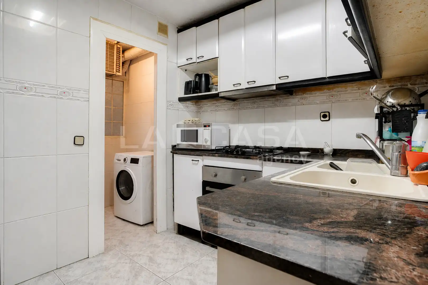 Kitchen of Flat for sale in L'Hospitalet de Llobregat  with Balcony