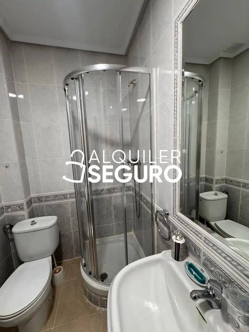 Bany de Casa o xalet de lloguer en Madrid amb Aire condicionat, Calefacció i Terrassa