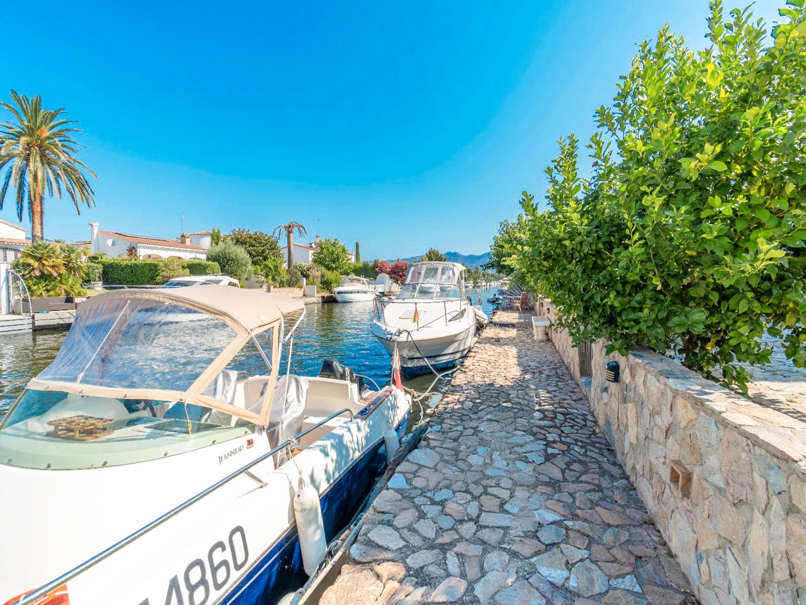 Exterior view of House or chalet for sale in Empuriabrava  with Air Conditioner, Terrace and Balcony
