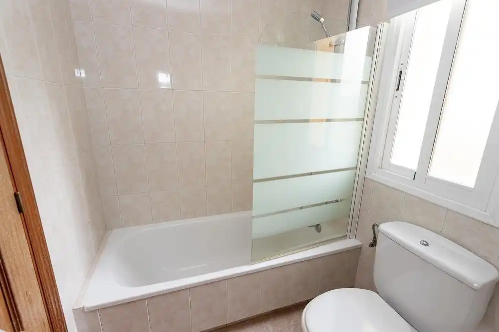 Baño de Casa o chalet en venta en Cáceres con Calefacción, Jardín privado y Terraza