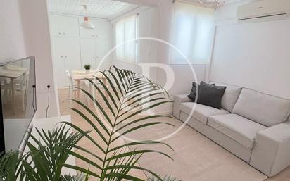 Living room of Flat for sale in  Valencia Capital  with Heating, Furnished and Balcony