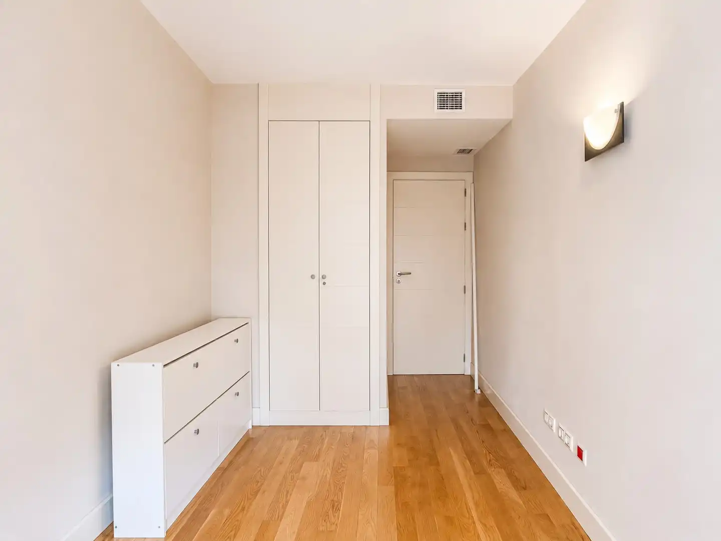 Bedroom of Flat for sale in Madrid  with Air Conditioner, Private garden and Storage room