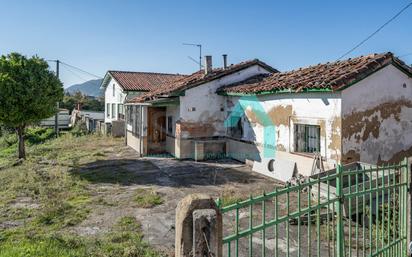 Vista exterior de Casa o xalet en venda en Oviedo  amb Jardí privat