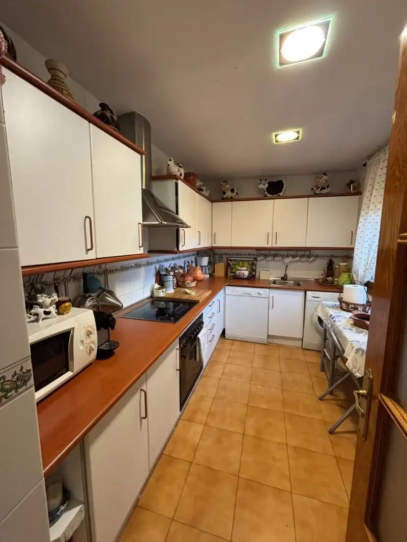 Kitchen of Houses for sale in Miraflores de la Sierra  with Air Conditioner, Heating and Terrace
