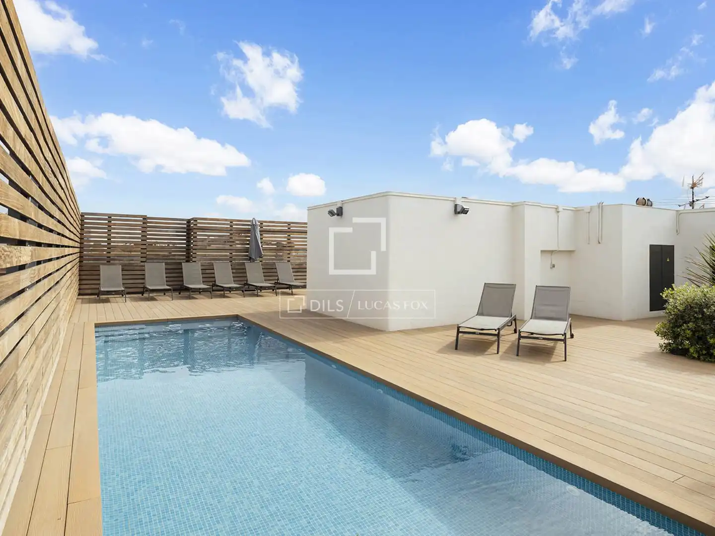 Swimming pool of Flat for rent in Barcelona  with Air Conditioner, Heating and Parquet flooring