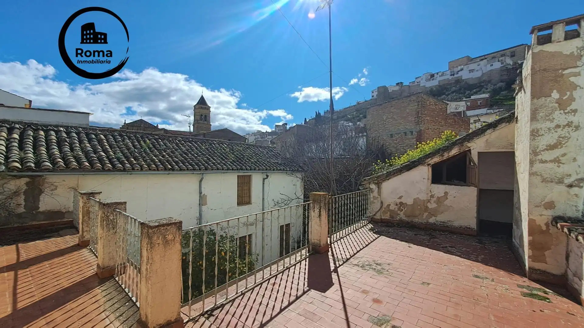 Vista exterior de Casa adosada en venda en Loja amb Terrassa