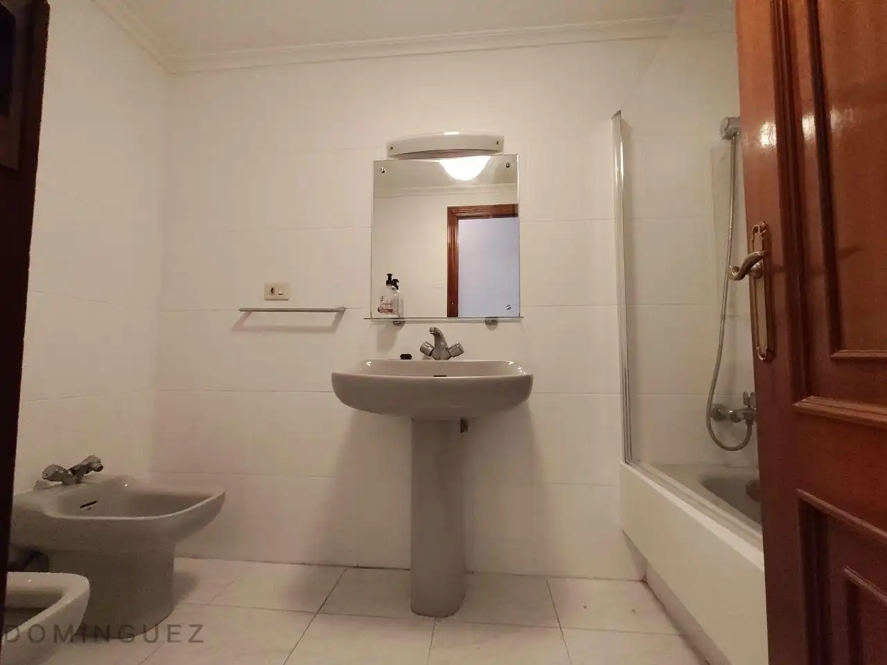 Baño de Piso de alquiler en Vigo  con Calefacción, Terraza y Trastero