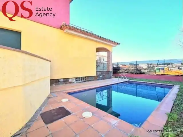 Casa con piscina en venta en Riells
