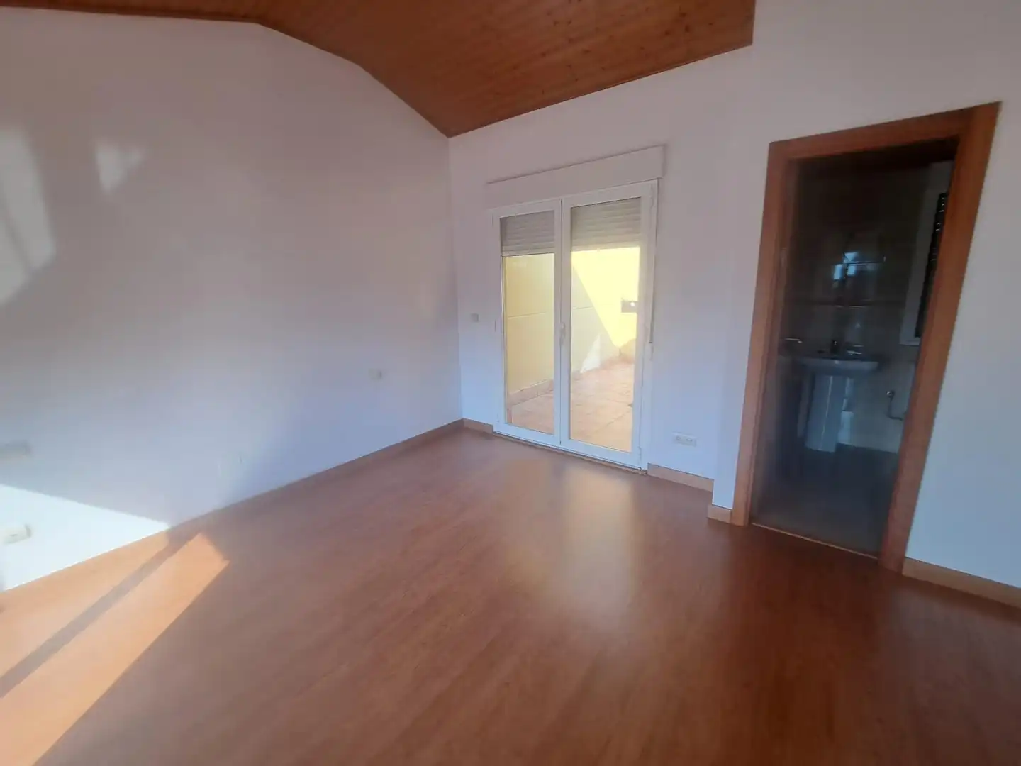 Habitación de Casa adosada en venta en Bembibre con Calefacción, Terraza y Balcón