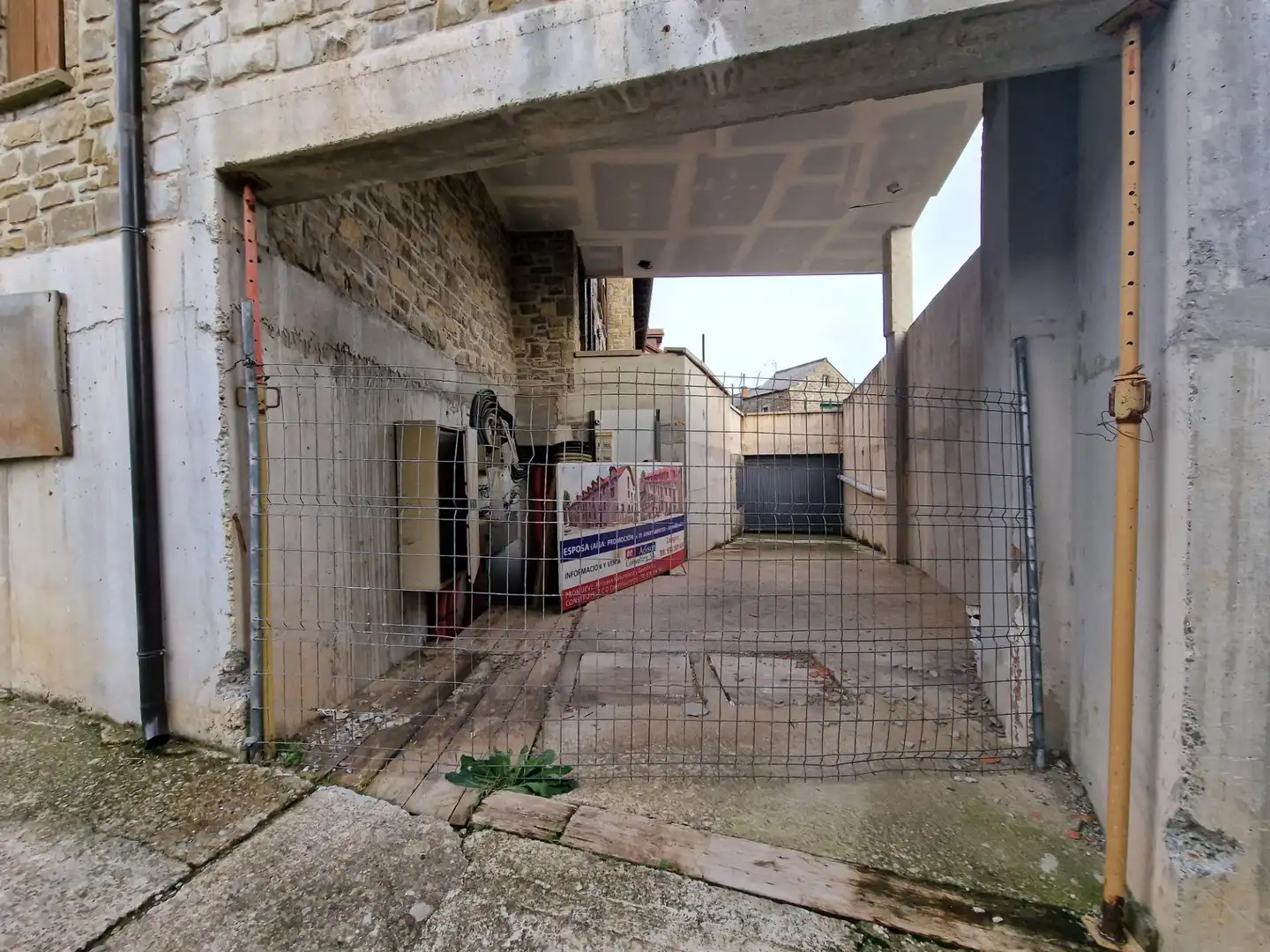 Parking of Buildings for sale in Aisa