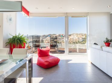 Maison mitoyenne avec piscine à vendre à El Faro
