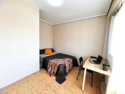 Bedroom of Flat to share in  Valencia Capital  with Furnished, Washing machine and Balcony