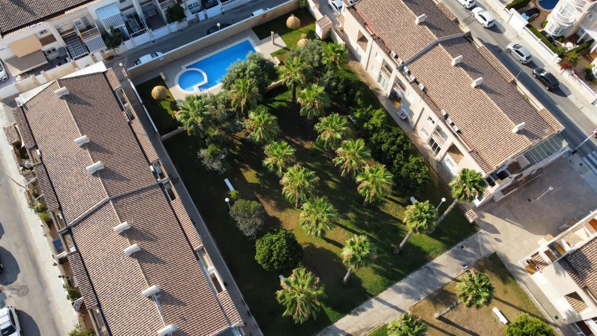 Vista exterior de Casa adosada en venda en Torrevieja amb Aire condicionat, Calefacció i Terrassa