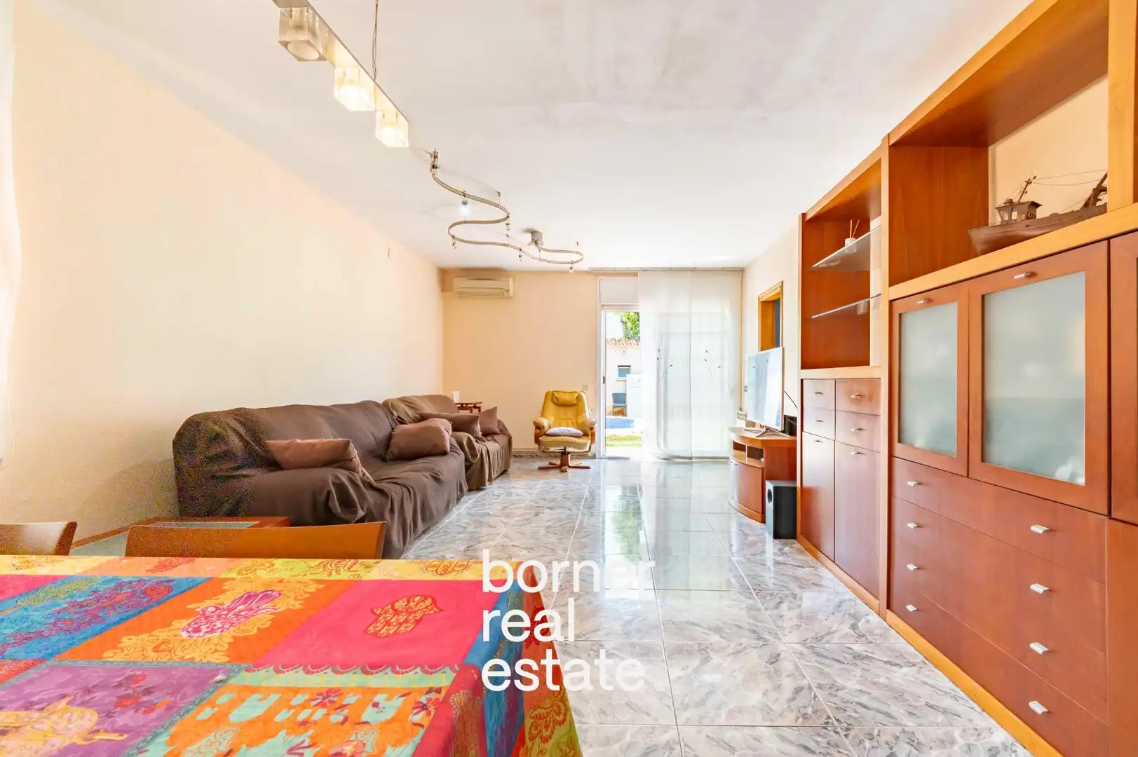 Vista exterior de Casa o xalet en venda en Sant Cugat del Vallès amb Aire condicionat, Calefacció i Jardí privat