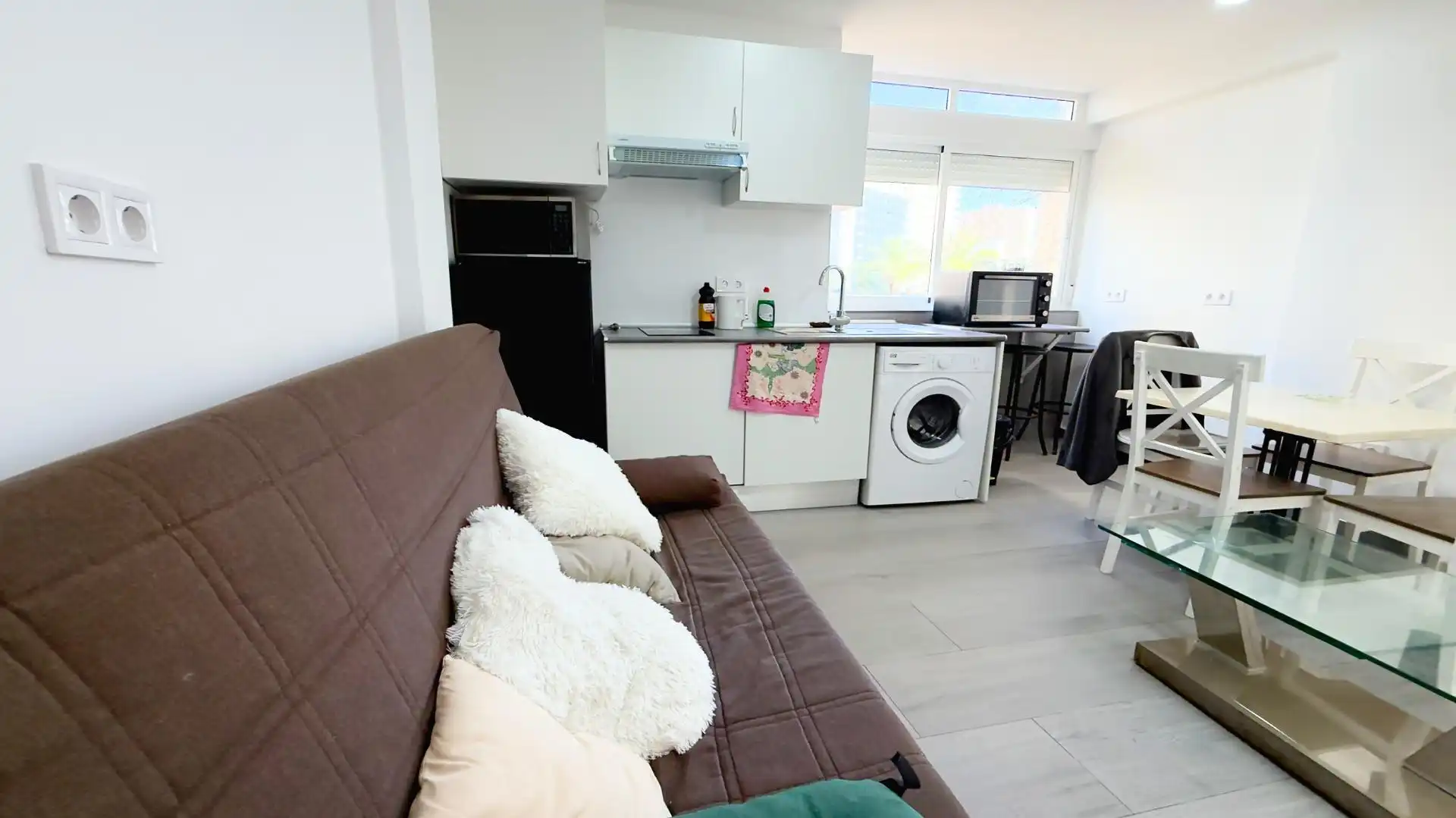 Sala d'estar de Local en venda en Benidorm amb Aire condicionat i Moblat
