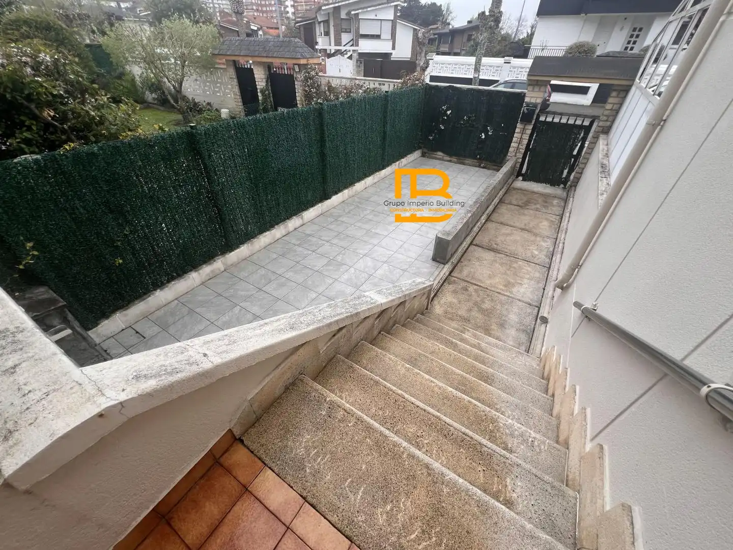 Vista exterior de Casa o xalet en venda en Laredo amb Calefacció, Terrassa i Traster