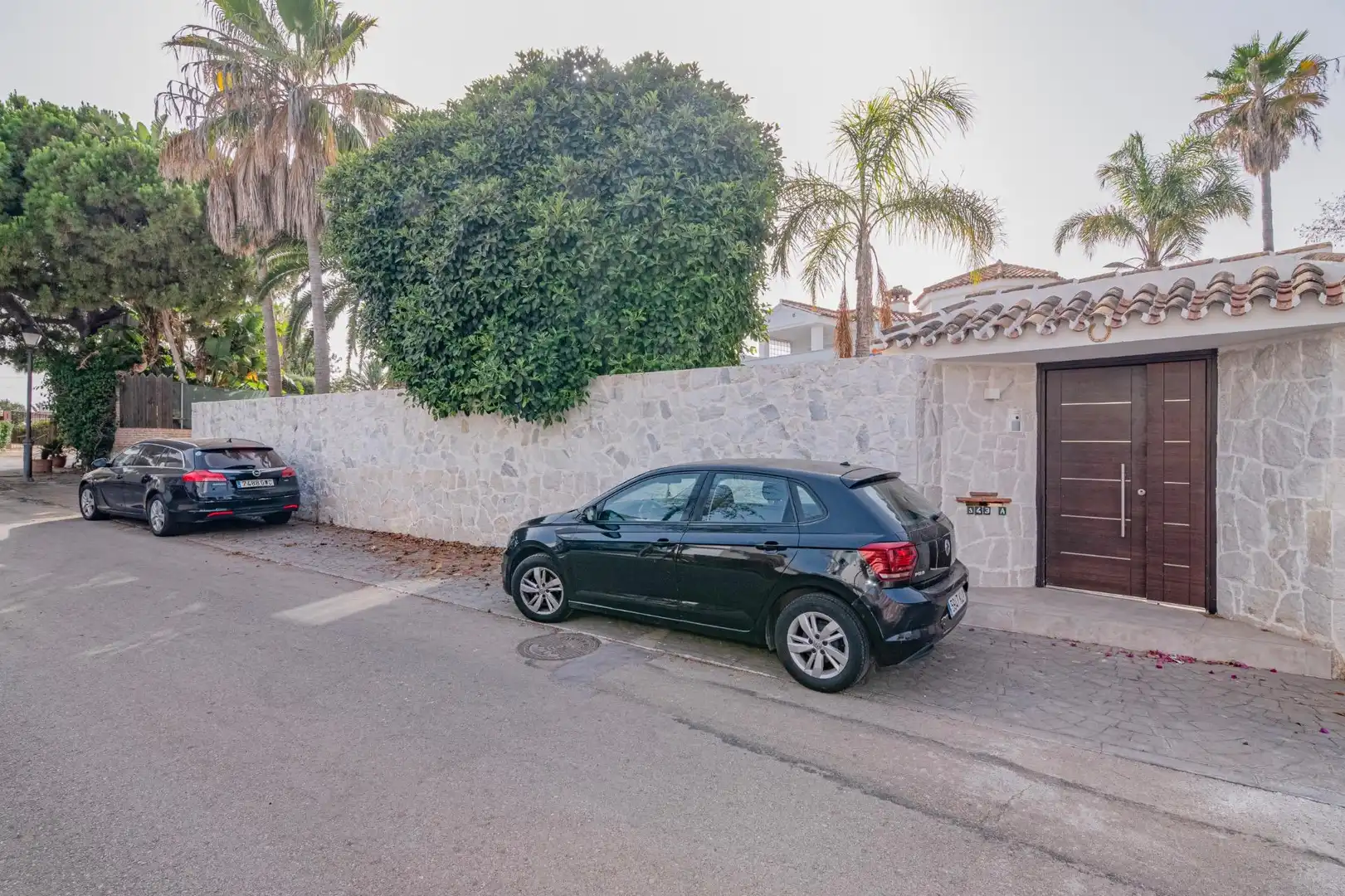 Vista exterior de Casa o xalet en venda en Marbella amb Aire condicionat, Calefacció i Jardí privat