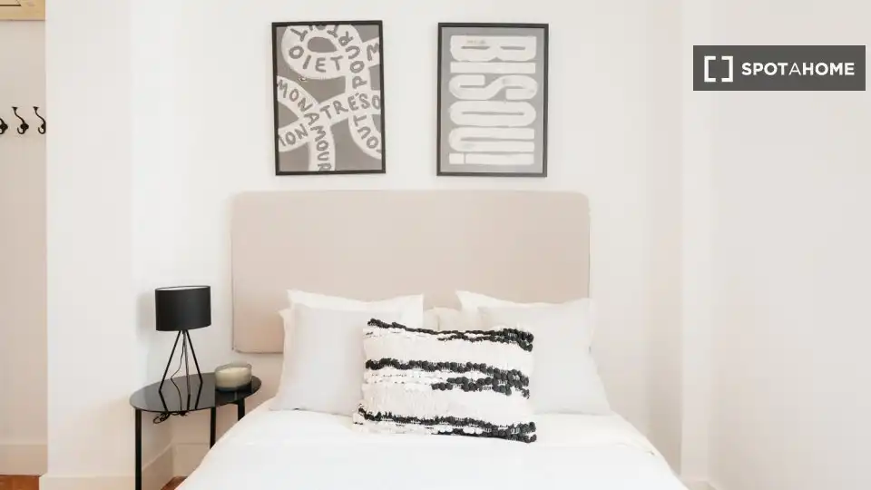 Bedroom of Flat for rent in Valencia  with Air Conditioner, Heating and Furnished