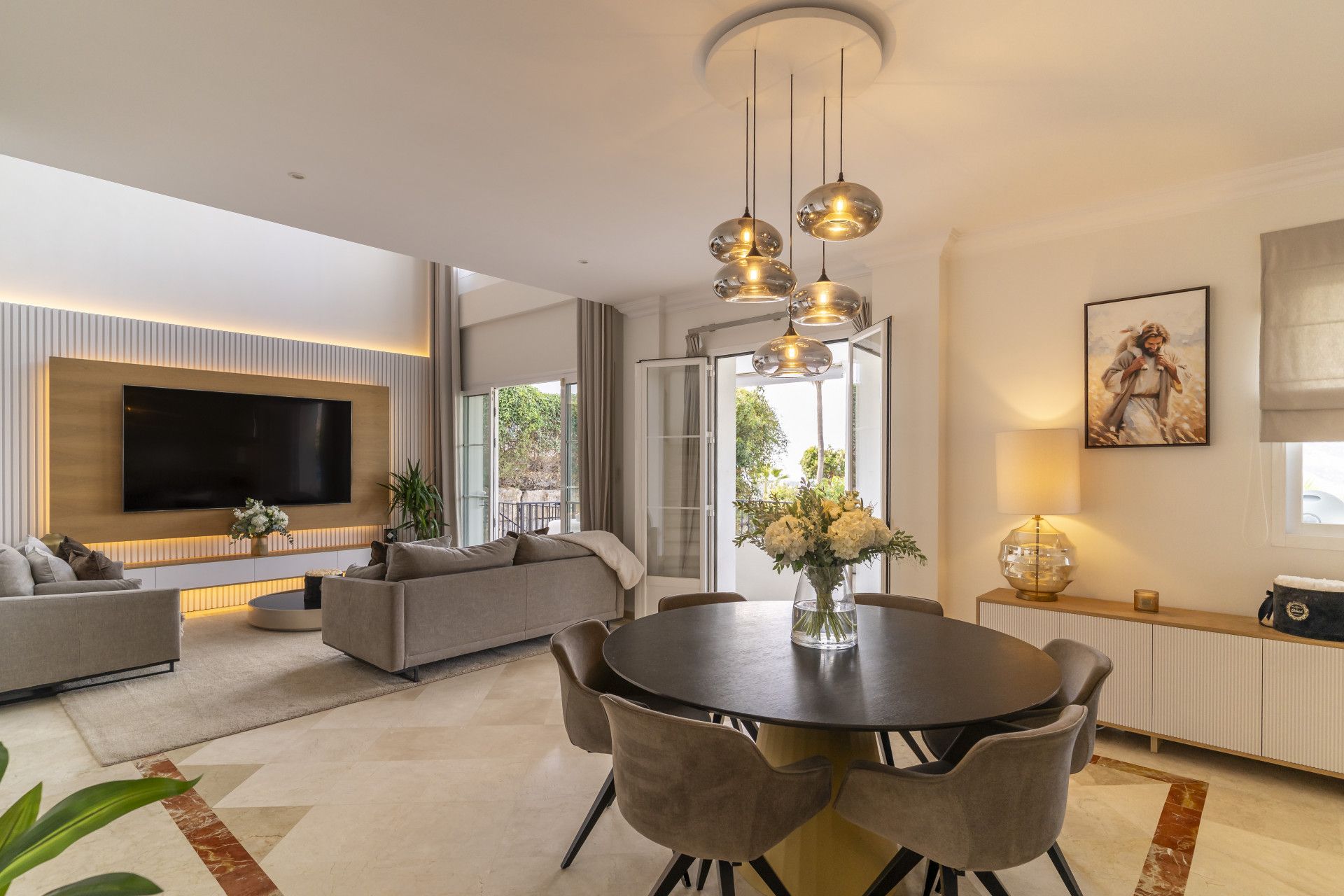 Sala d'estar de Casa o xalet en venda en Istán amb Aire condicionat, Jardí privat i Terrassa