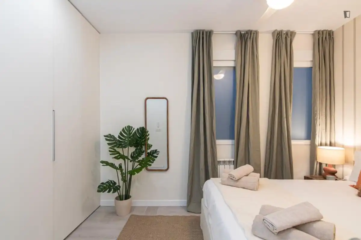 Schlafzimmer von Wohnungen zur Miete in Madrid mit Klimaanlage, Heizung und Möbliert
