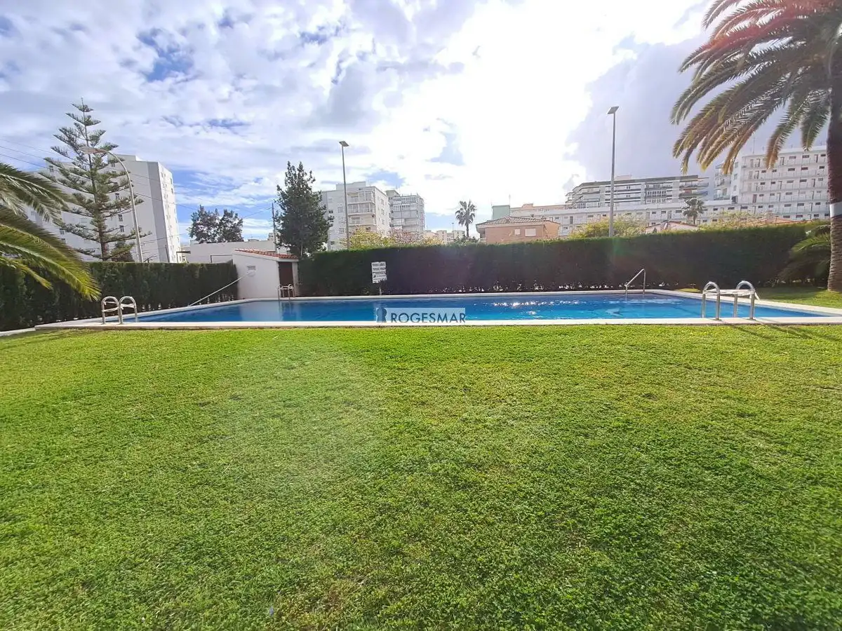 Schwimmbecken von Wohnungen zum Verkauf in Benicasim / Benicàssim mit Terrasse, Abstellraum und Gemeinschaftspool