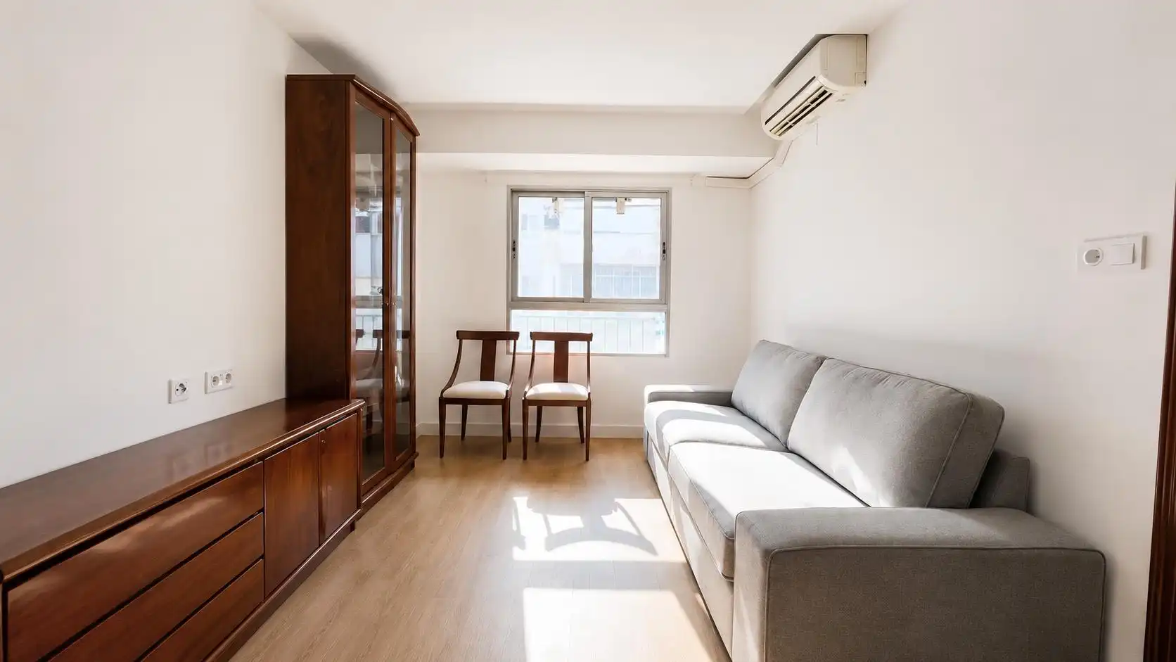 Living room of Flat for rent in Valencia  with Air Conditioner, Furnished and Balcony