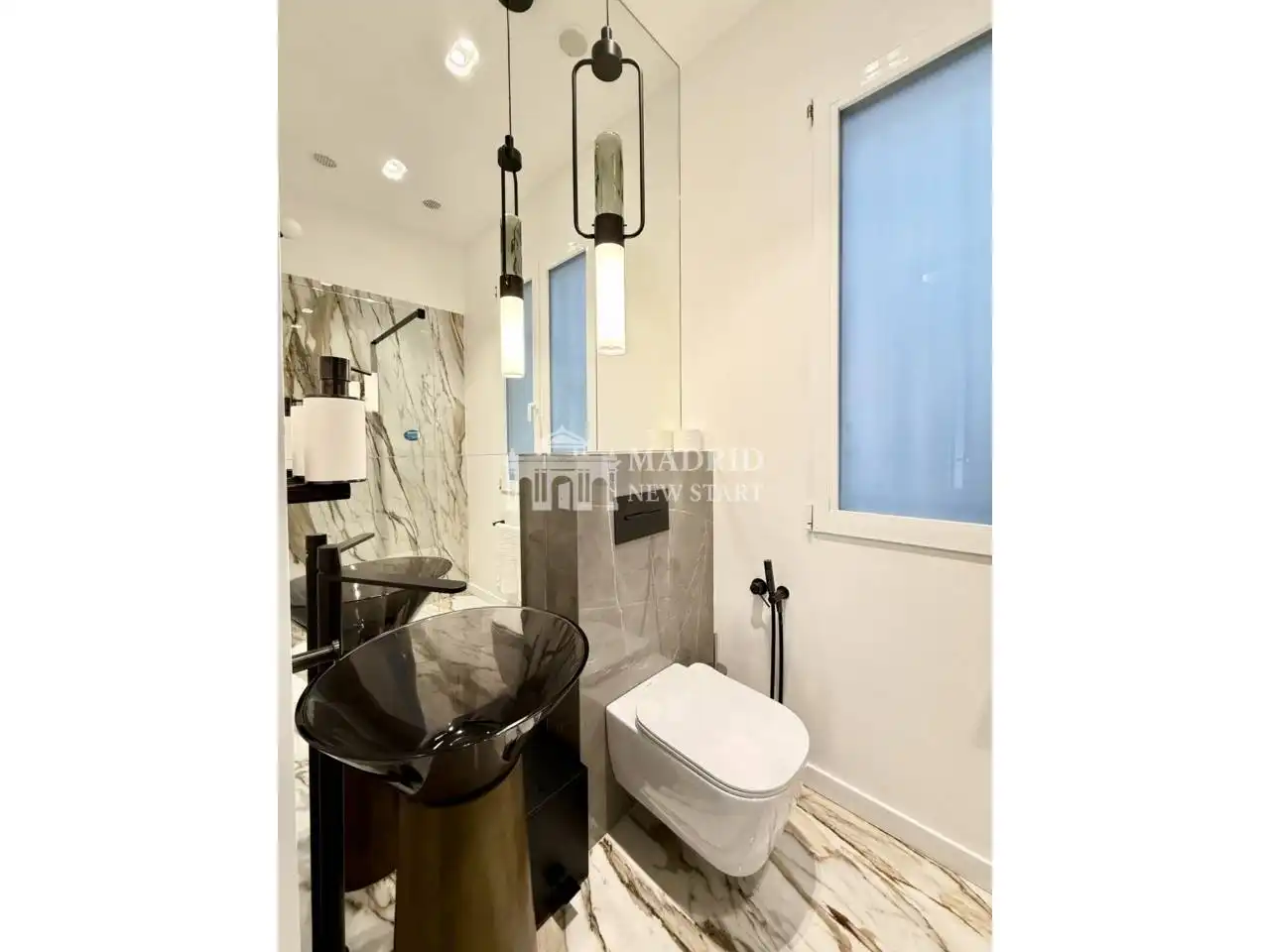 Badezimmer von Wohnung zur Miete in Madrid mit Klimaanlage, Heizung und Terrasse