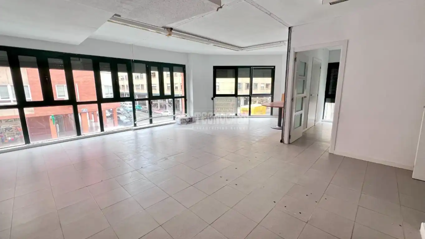 Office for rent in Alcalá de Henares  with Air Conditioner and Terrace
