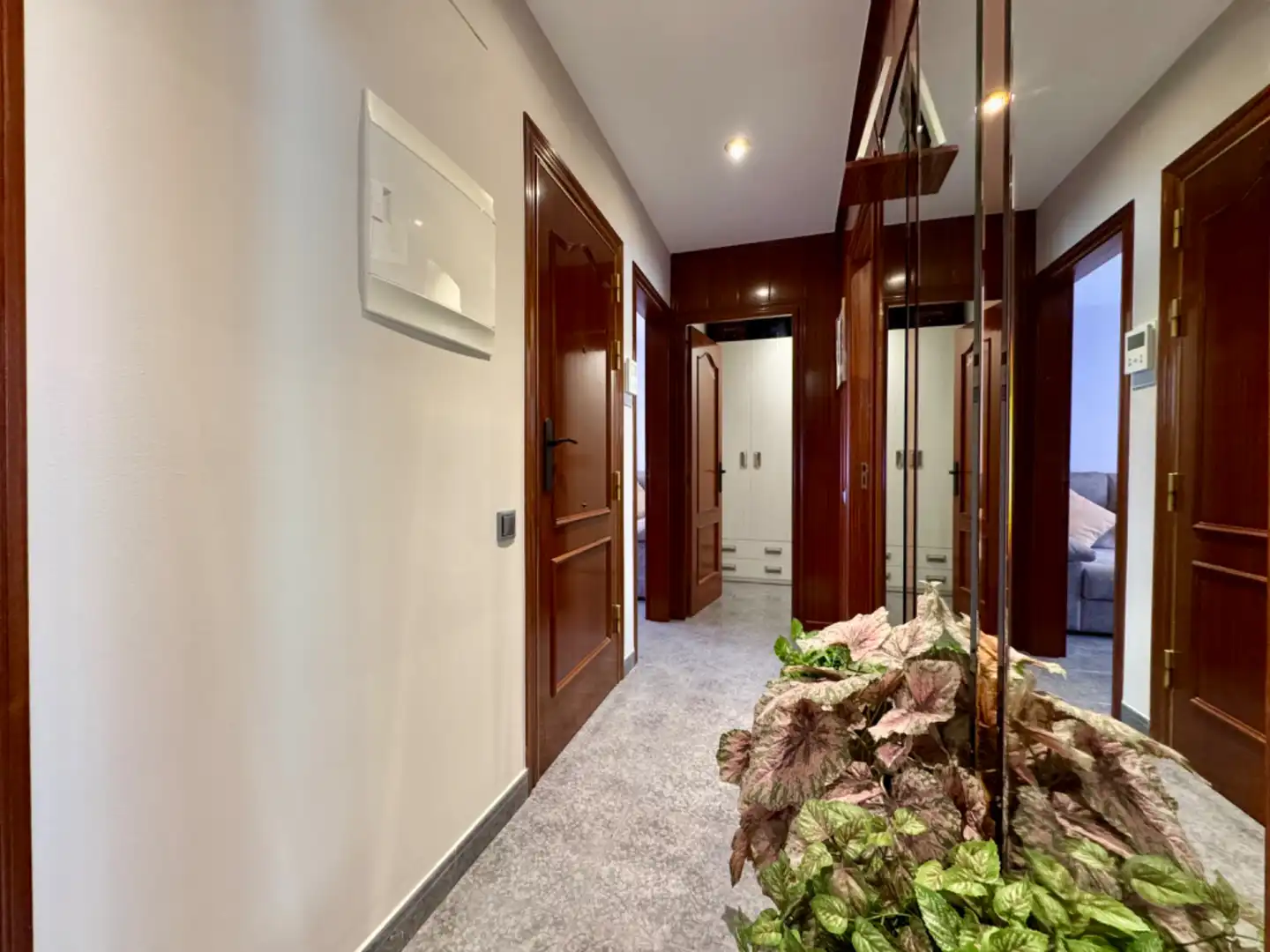 Piso en venta en Sant Boi de Llobregat con Aire acondicionado, Terraza y Trastero