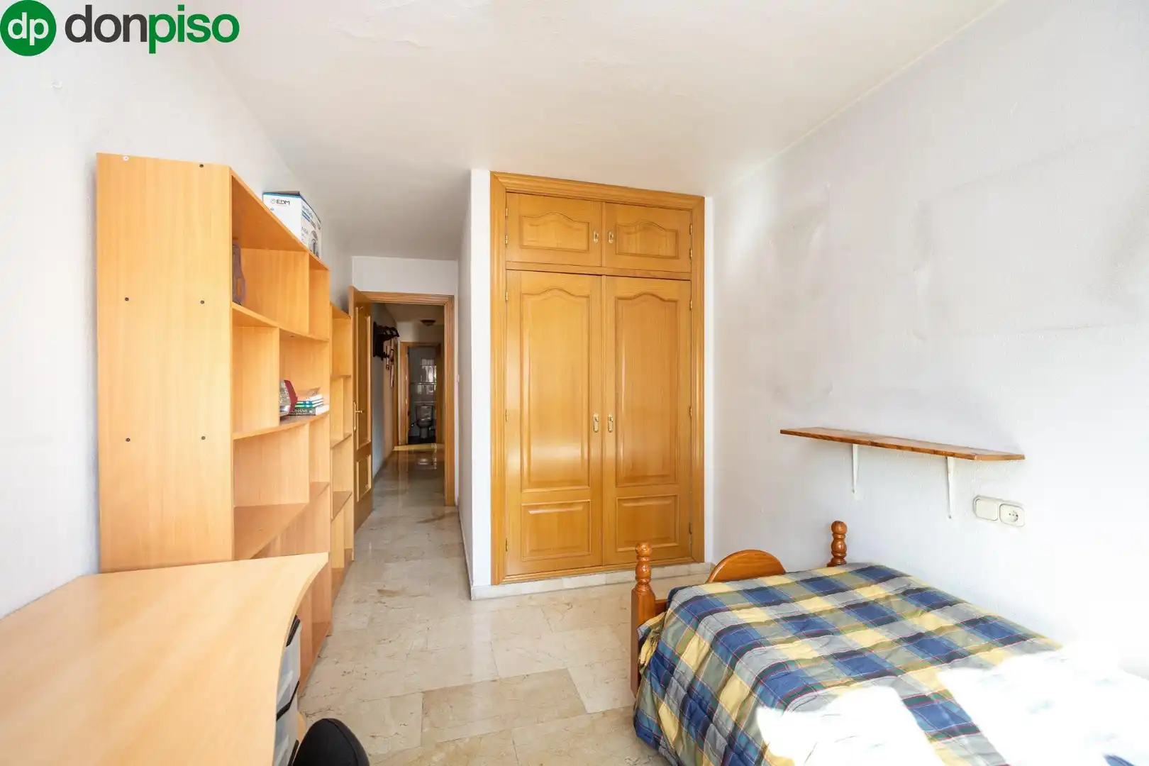 Bedroom of Flat for sale in Granada  with Air Conditioner, Heating and Terrace