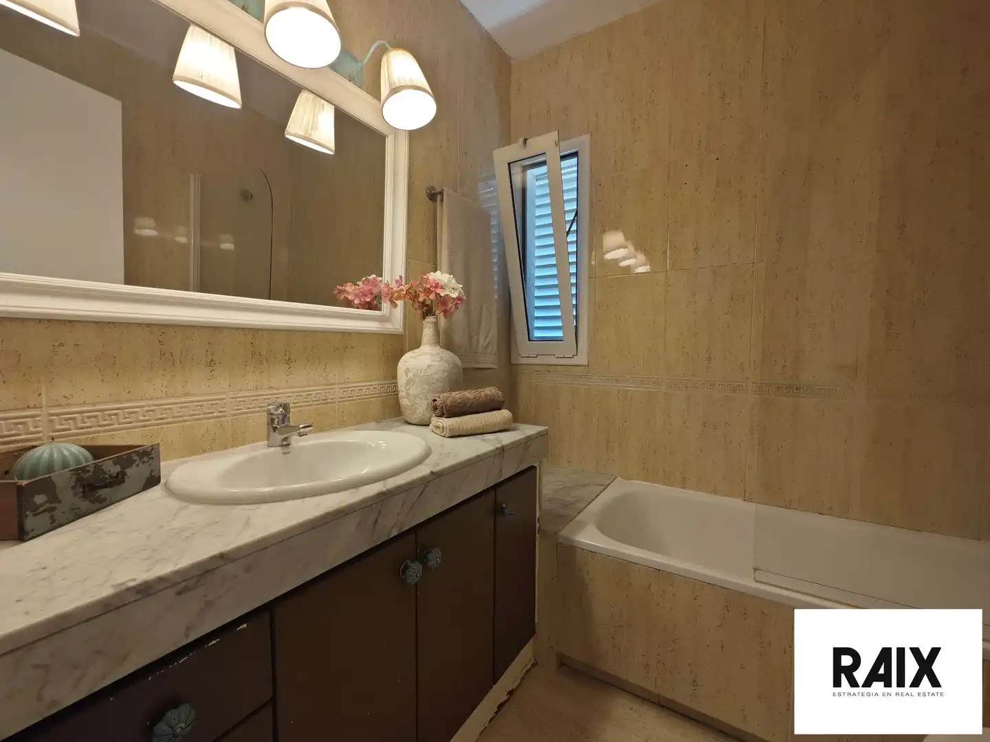 Casa adosada en venta en Carrer Garbi, Viladecavalls