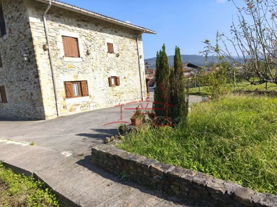 Außenansicht von Country house zum Verkauf in Amorebieta-Etxano mit Heizung, Terrasse und Balkon