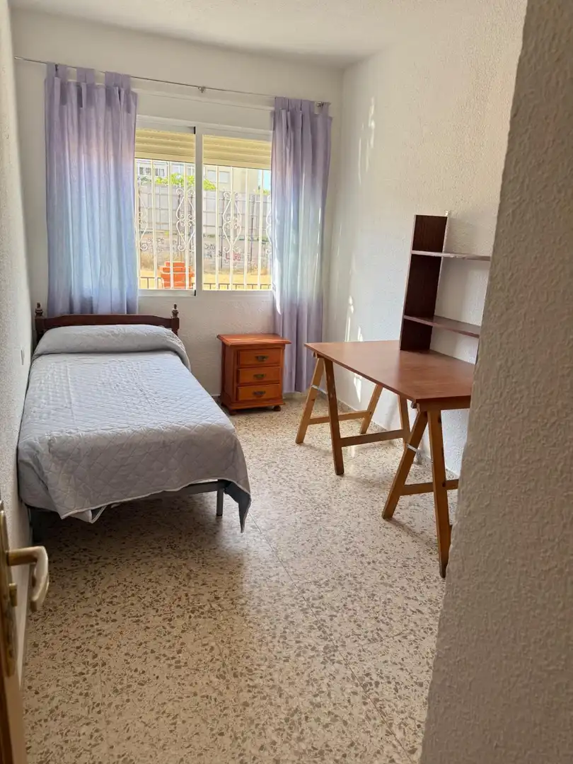 Schlafzimmer von Wohnung zur Miete in Granada