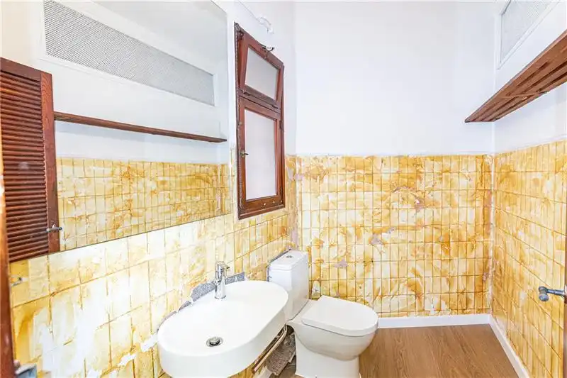 Badezimmer von Büro zum Verkauf in  Palma de Mallorca mit Klimaanlage