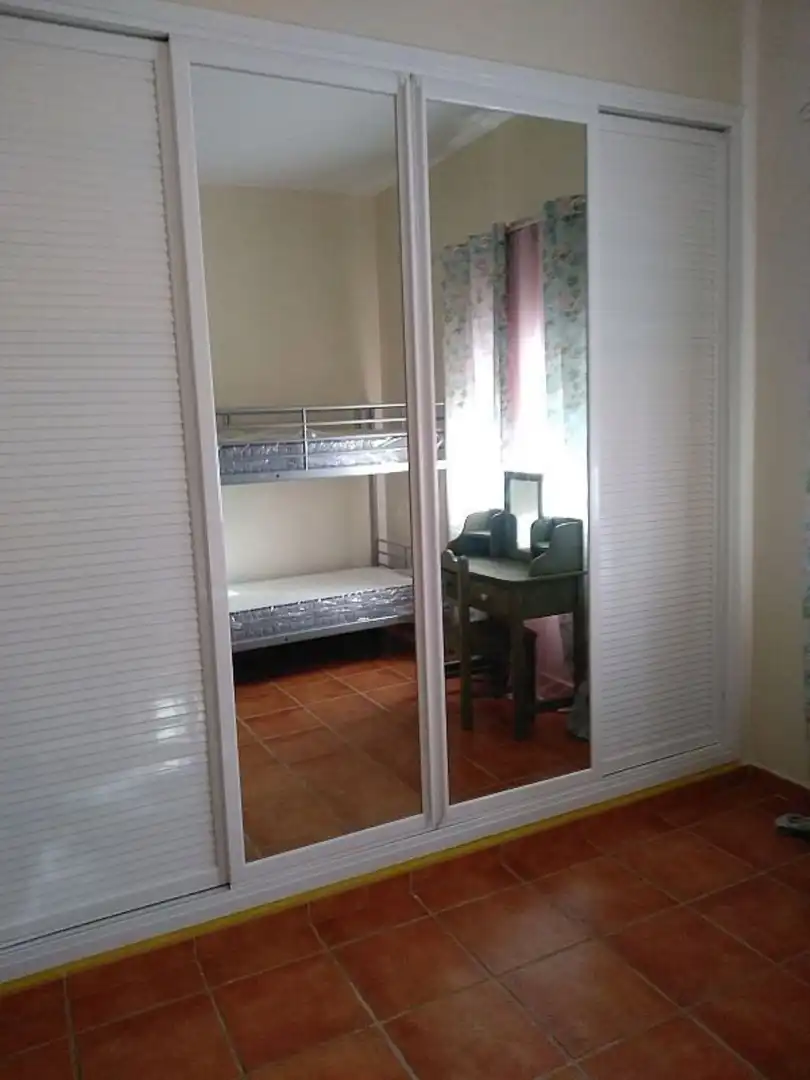 Dormitori de Casa o xalet en venda en Sanlúcar la Mayor amb Aire condicionat, Calefacció i Jardí privat