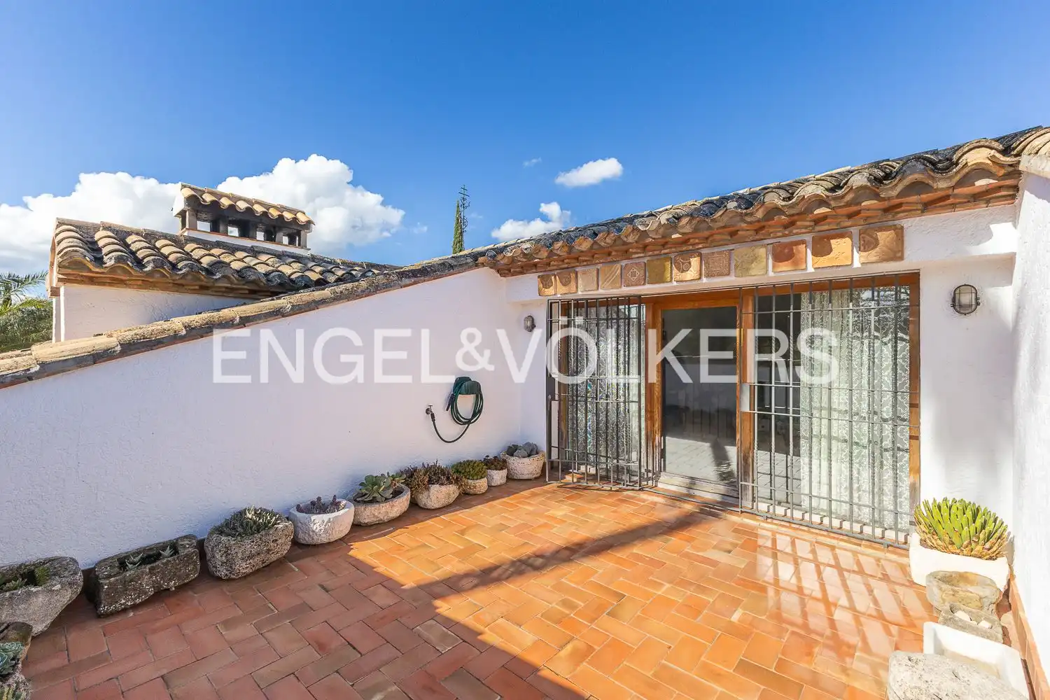 Vista exterior de Casa o xalet en venda en Ontinyent amb Aire condicionat, Calefacció i Jardí privat