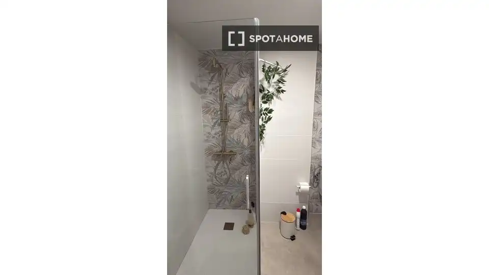 Room in Alipark