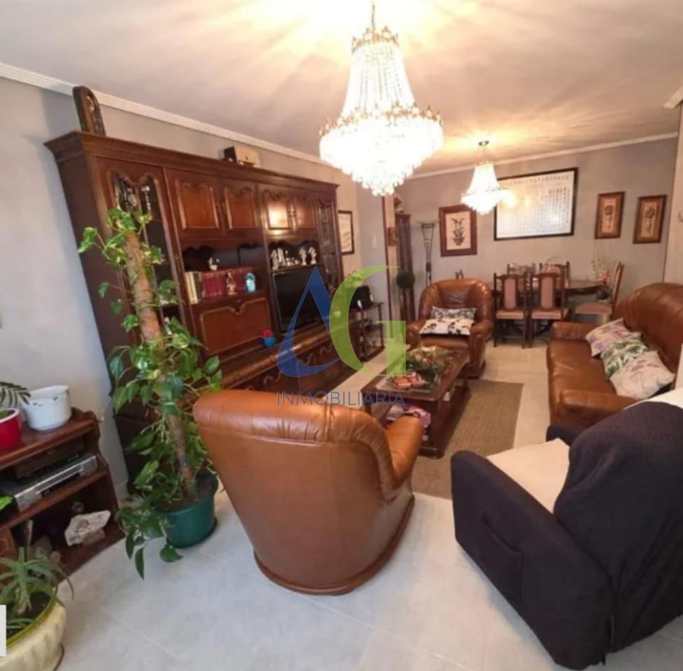 Living room of Flat for sale in Valencia de Don Juan  with Heating, Terrace and Furnished