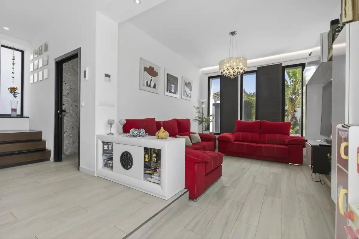 Sala de estar de Casa o chalet en venta en Bormujos con Aire acondicionado, Calefacción y Jardín privado