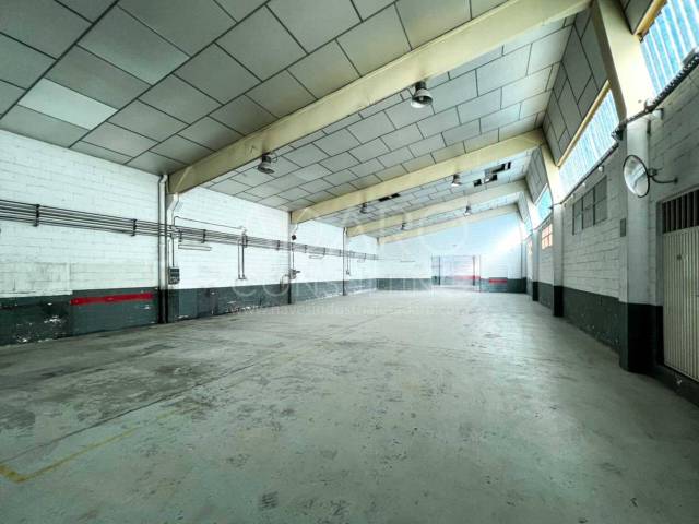 Nave industrial en Venta en Calle Sierra Morena en Montserrat - Parque Empresarial