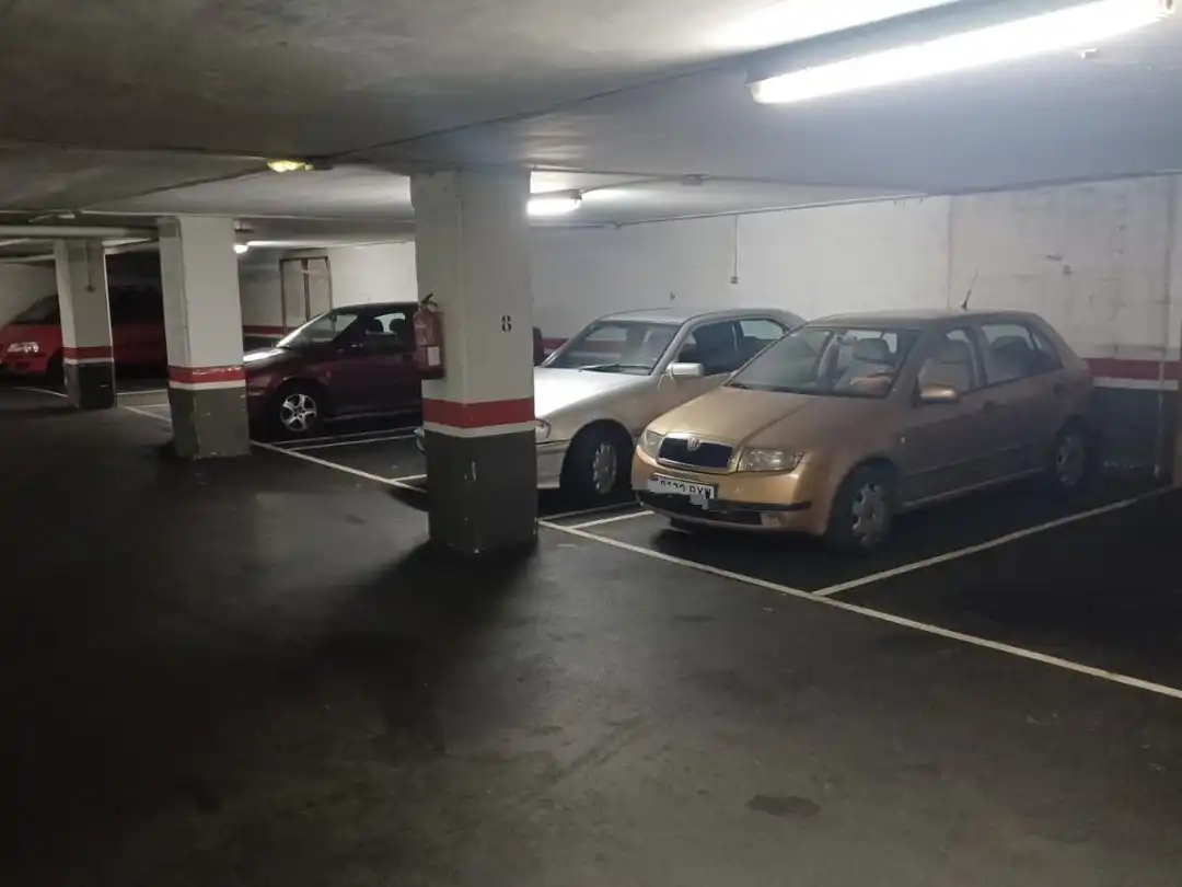 Parkplatz von Garage zum Verkauf in Oviedo 