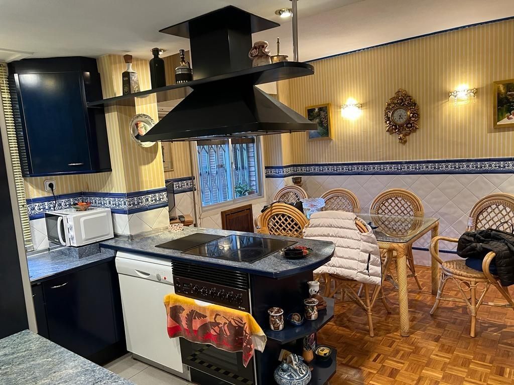 Kitchen of Flat for sale in  Zaragoza Capital  with Heating, Terrace and Storage room
