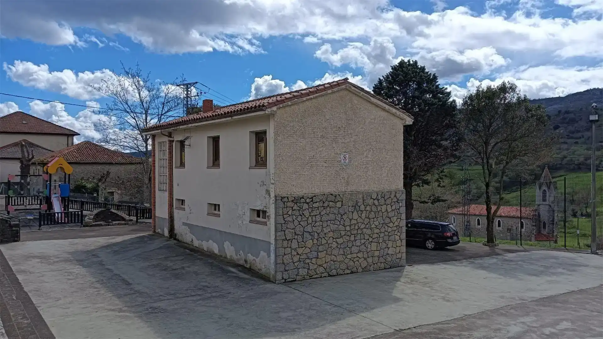Vista exterior de Casa o chalet en venta en Peñamellera Baja con Balcón