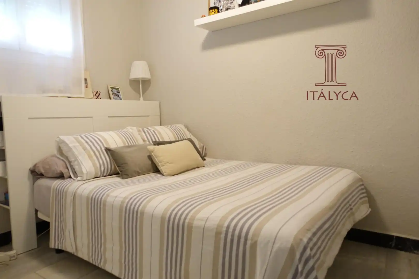 Schlafzimmer von Einfamilien-Reihenhaus zum Verkauf in San Juan de Aznalfarache mit Klimaanlage, Heizung und Privatgarten