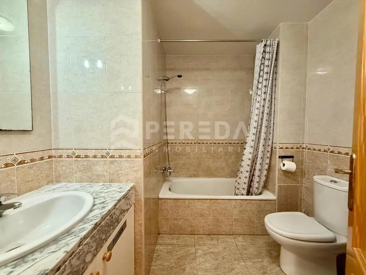 Bany de Apartament en venda en Roquetas de Mar amb Piscina comunitària
