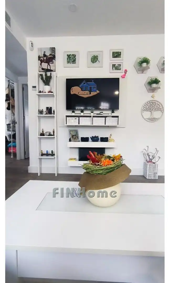 Living room of Flat for sale in Sevilla  with Air Conditioner, Heating and Furnished