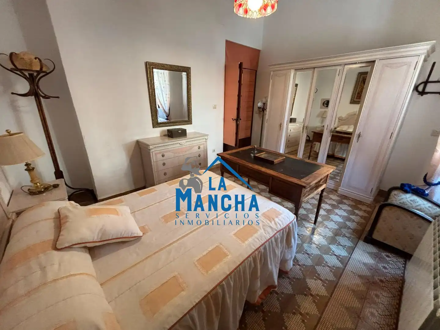 Habitación de Casa o chalet en venta en Hoya-Gonzalo con Calefacción, Jardín privado y Amueblado