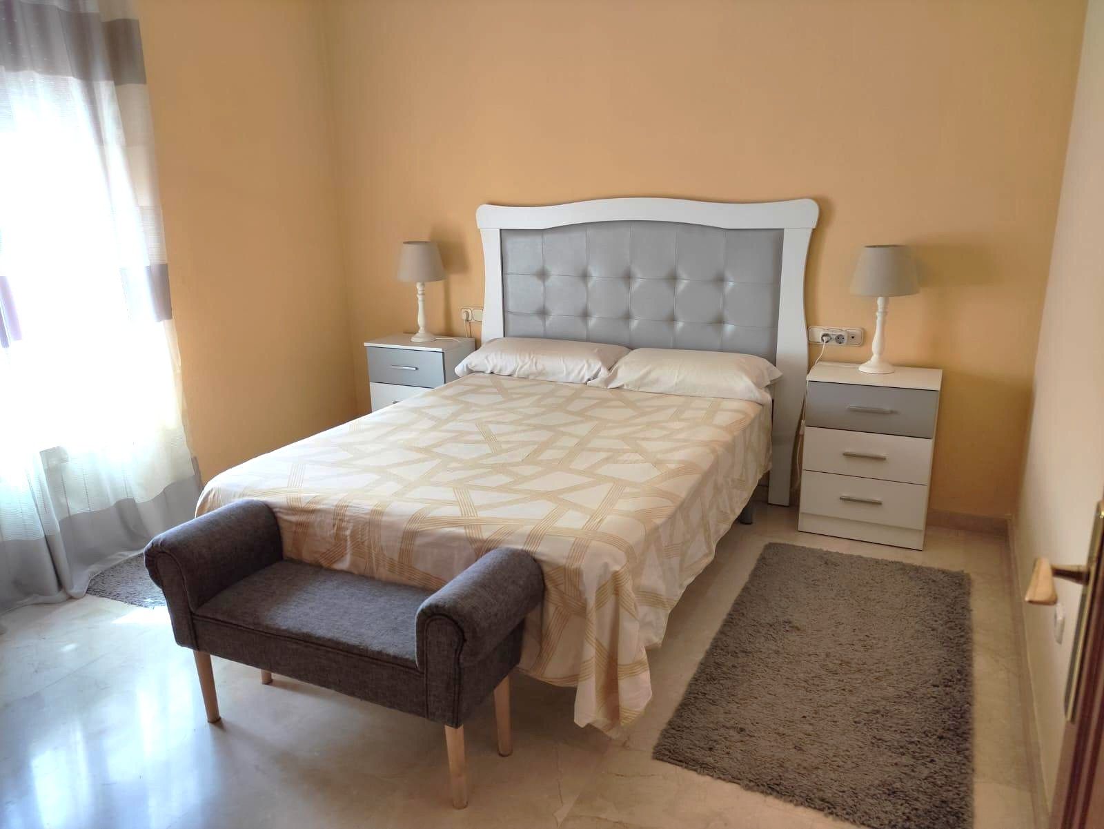 Dormitori de Apartament de lloguer en Cáceres Capital amb Calefacció, Traster i Moblat