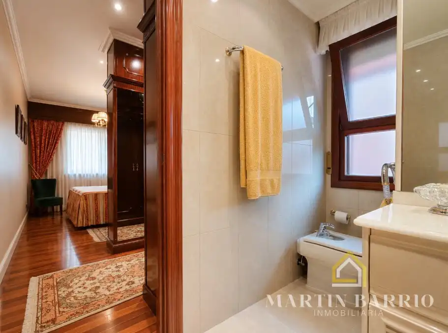 Badezimmer von Wohnung zum Verkauf in Bilbao  mit Klimaanlage, Heizung und Terrasse