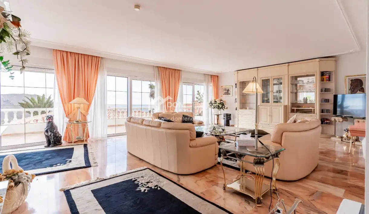 Sala de estar de Casa o chalet en venta en Arona con Terraza, Piscina y Amueblado